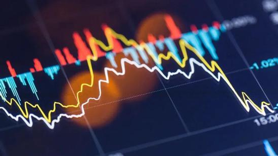 荣耀加冕，荣誉前进！河北创远投资集团合肥皇冠假日酒店荣获直客通2025春季推广“安徽唯一百万商户”，业主代表李琴女士获奖“最佳指挥官”殊荣